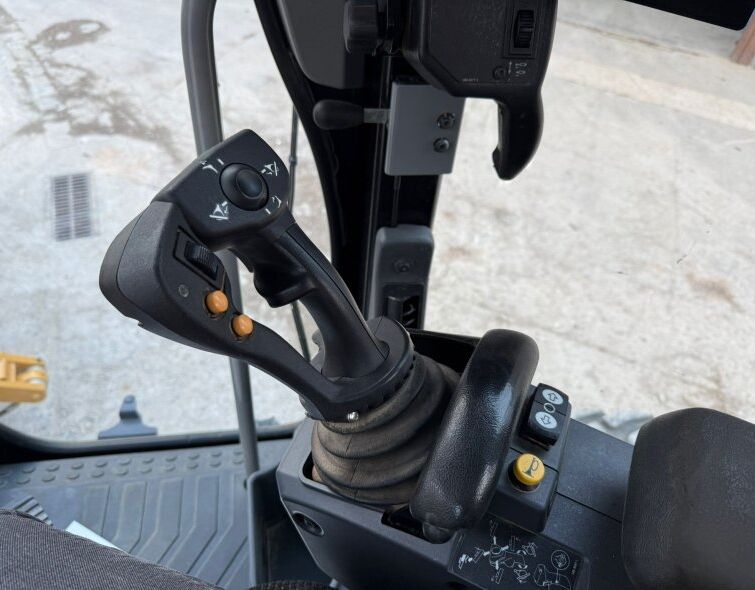 CATERPILLAR  140 AWD ***IMPECCABLE***